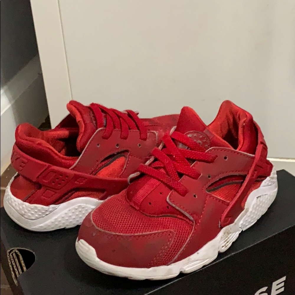 Toddler red nike huarache